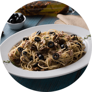 Spaghetti Tonno, Olive Nere e Pomodori Secchi