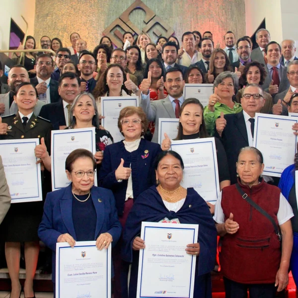 Pizzeria-Cosa-Nostra-Ecuador-Quito-Diploma-Merito-Laboral-3