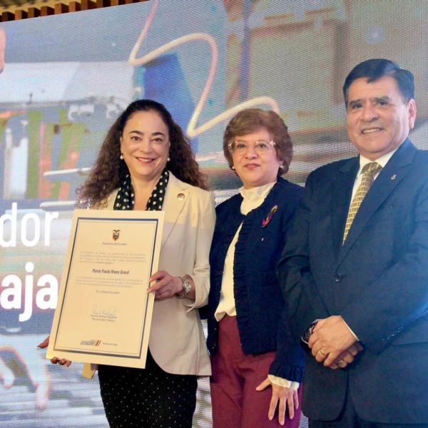 Pizzeria-Cosa-Nostra-Ecuador-Quito-Diploma-Merito-Laboral-4